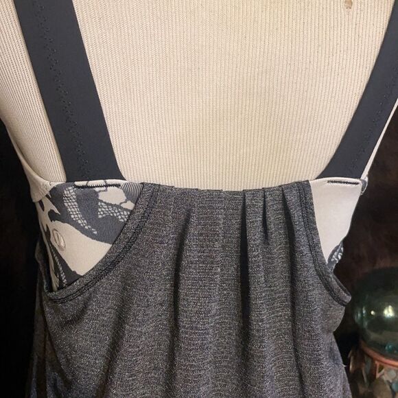 Lululemon tank top 4 (5001) - Picture 6 of 9